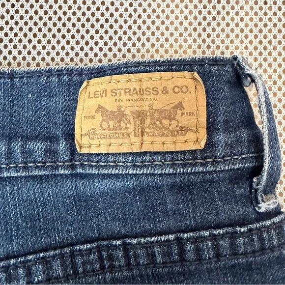 Levi’s 515 Mid-Rise Medium Wash Denim Jean Shorts Size 4 Classic Perfect Fit EUC - Picture 14 of 16